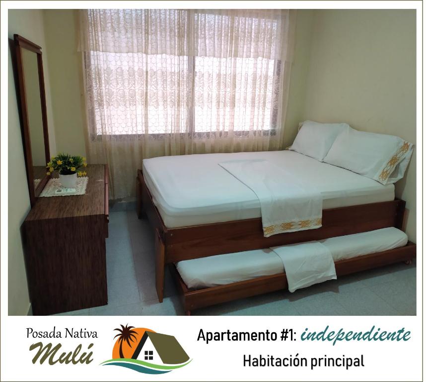 a small bedroom with a bed and a window at Posada Nativa Mulu in San Andrés