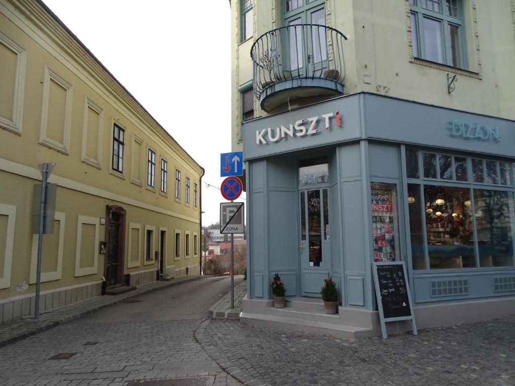 Budova, v ktorej sa apartmán nachádza