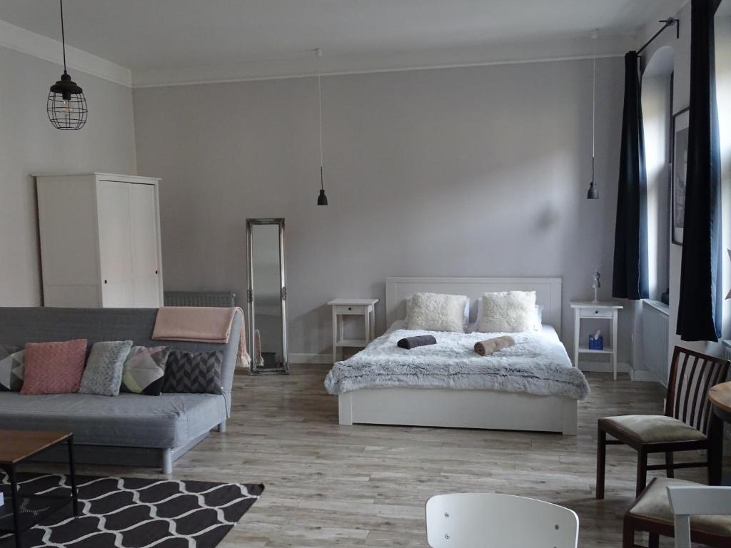 Posteľ alebo postele v izbe v ubytovaní Óváros Apartman