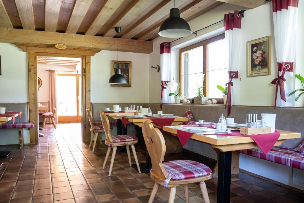 Restaurace v ubytování Hotel & Chalets Lampllehen