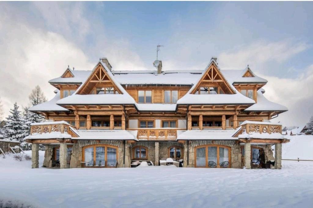 Rezydencja Pod Giewontem om vinteren