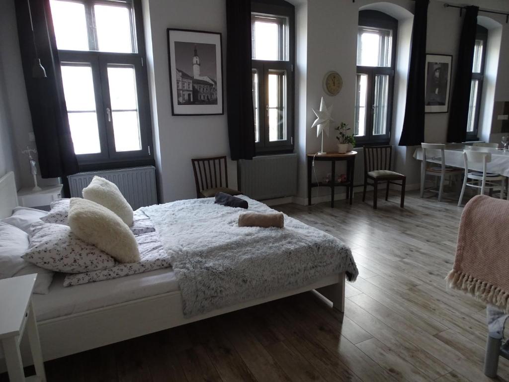 Posteľ alebo postele v izbe v ubytovaní Óváros Apartman
