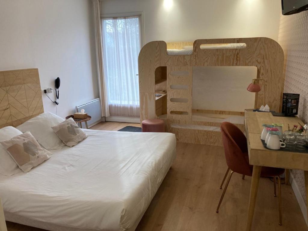 Postel nebo postele na pokoji v ubytování Hôtel Des Argousiers