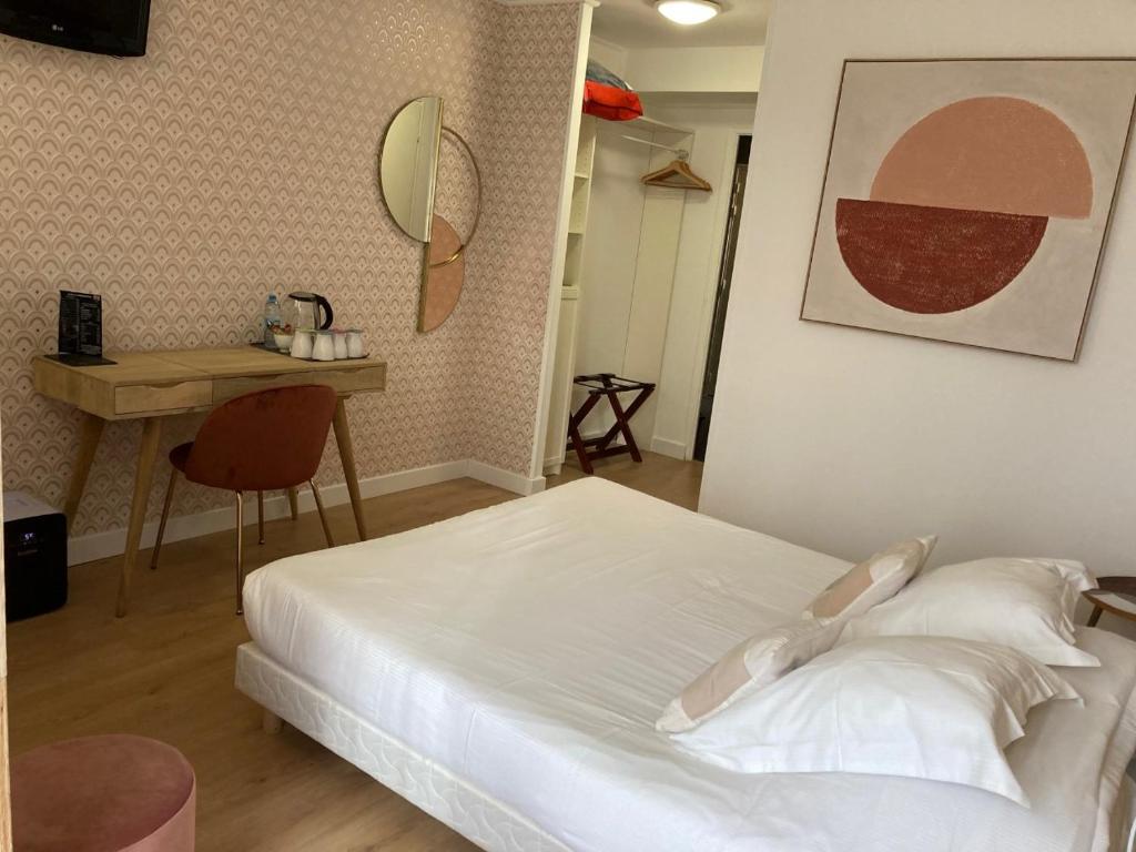 Postel nebo postele na pokoji v ubytování Hôtel Des Argousiers