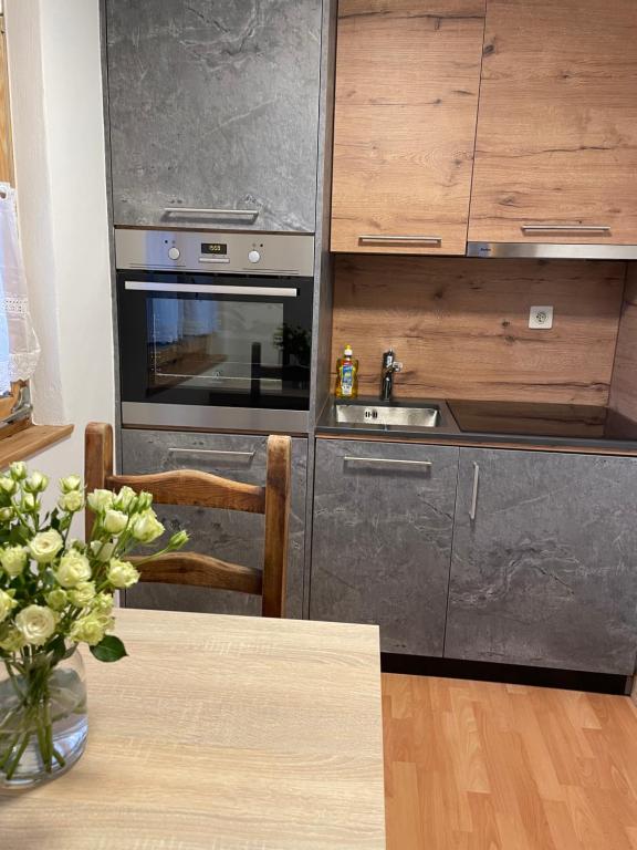 Kuchyň nebo kuchyňský kout v ubytování Verbier One Chalet