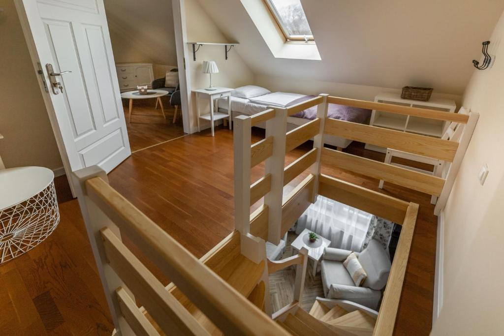 APARTAMENTY "LA VILLA" z narciarnią, prywatnym parkingiem, klimatyzacją, ogrodem, blisko centrum - 11