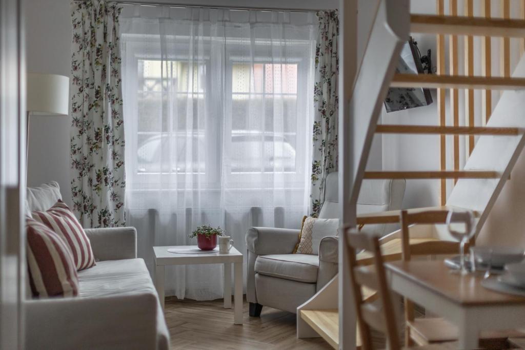 APARTAMENTY "LA VILLA" z narciarnią, prywatnym parkingiem, klimatyzacją, ogrodem, blisko centrum - 14