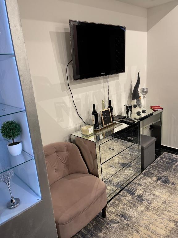 Televízia a/alebo spoločenská miestnosť v ubytovaní Apartman Slay