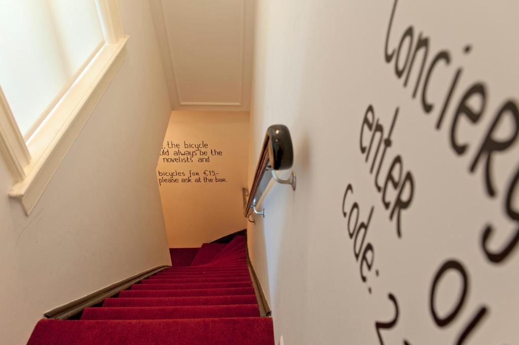 Ein Zertifikat, Auszeichnung, Logo oder anderes Dokument, das in der Unterkunft Amsterdam Rembrandt Square city center Hotel ausgestellt ist