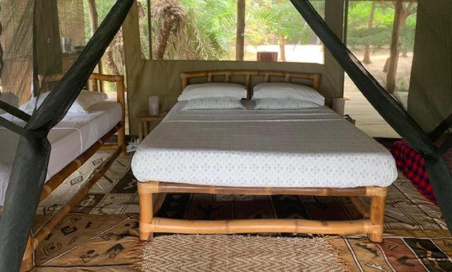 Natura Luxury Lake Hutにあるベッド