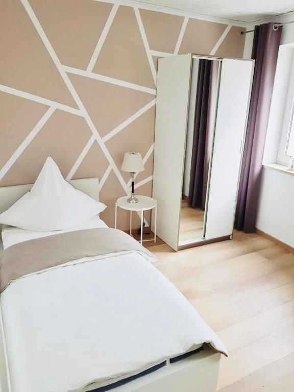Haus Leipheim - Eenpersoonskamer Met Gedeelde Douche En Toilet
