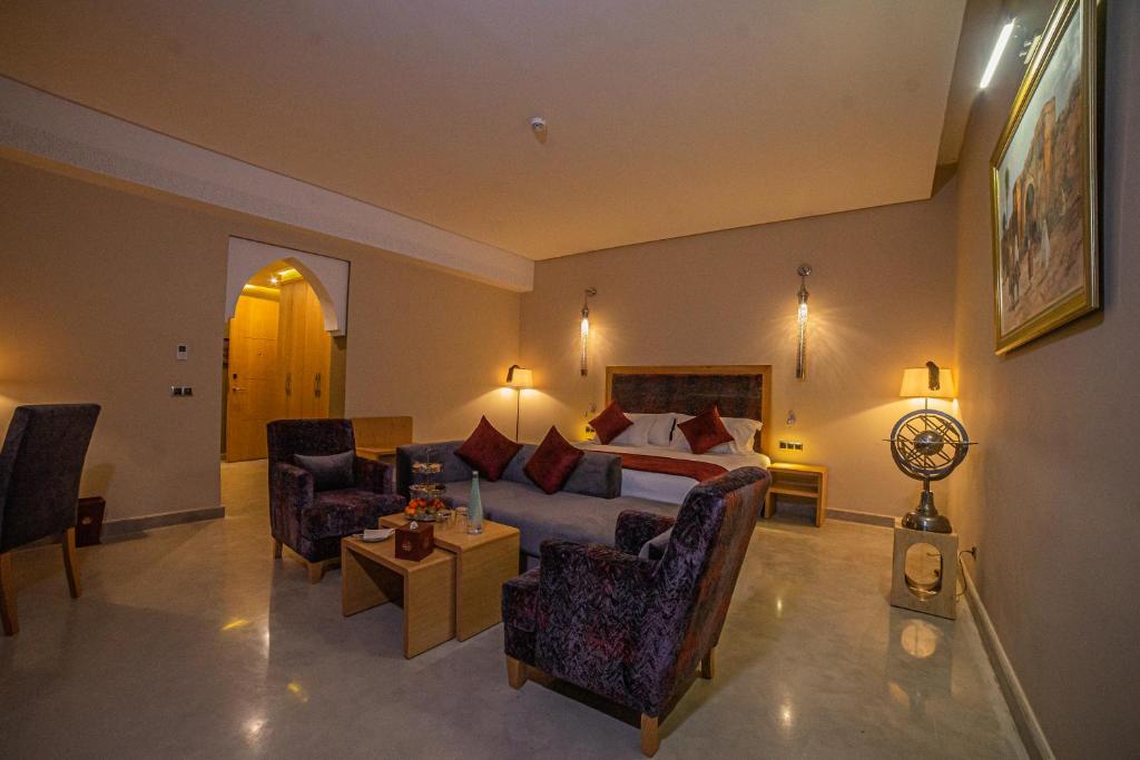 Posezení v ubytování SUMAHAN SUITES & SPA