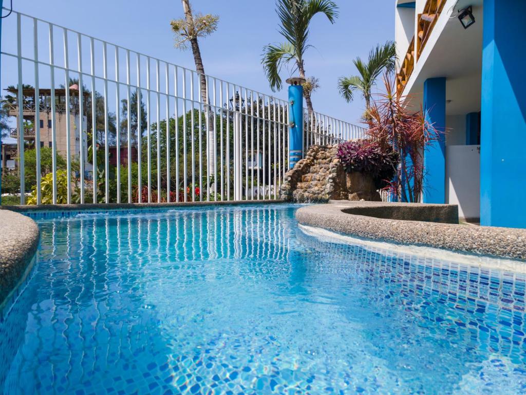 Kolam renang di atau dekat dengan Hotel Sol y Playa Montañita
