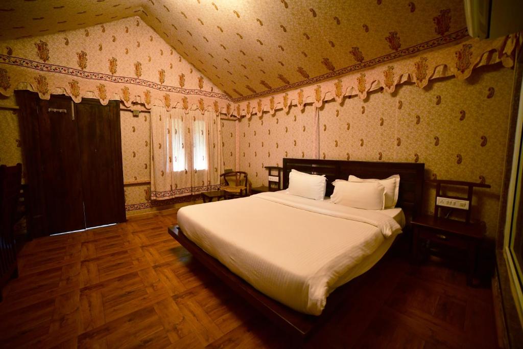 Postel nebo postele na pokoji v ubytování Amrit Van Resort