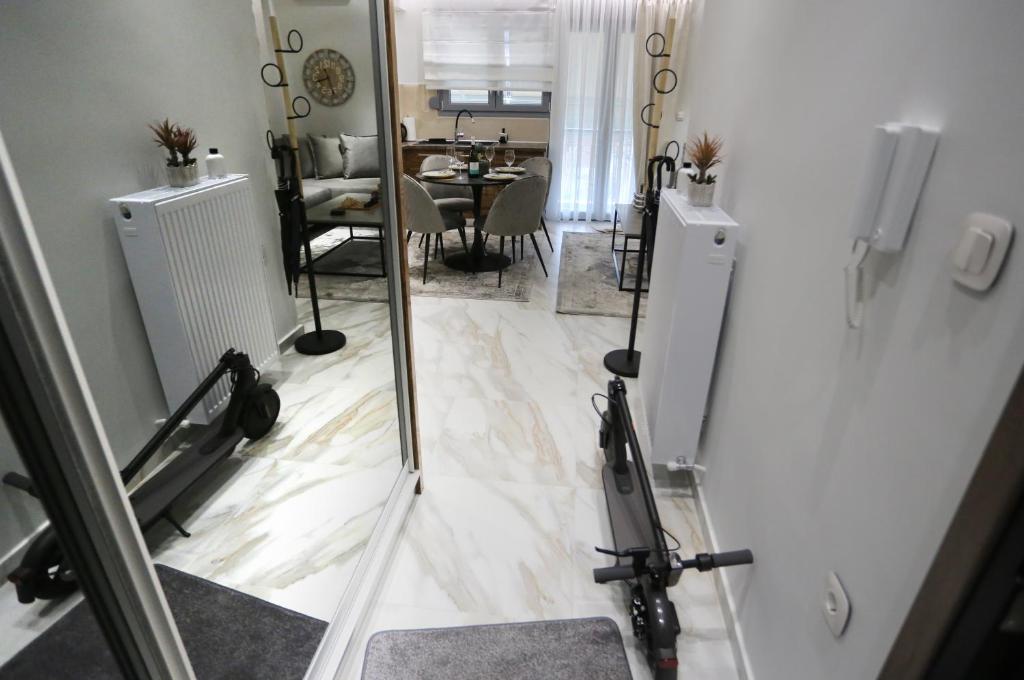 Kuchnia lub aneks kuchenny w obiekcie LA Larissa Luxury Apartments Trekke