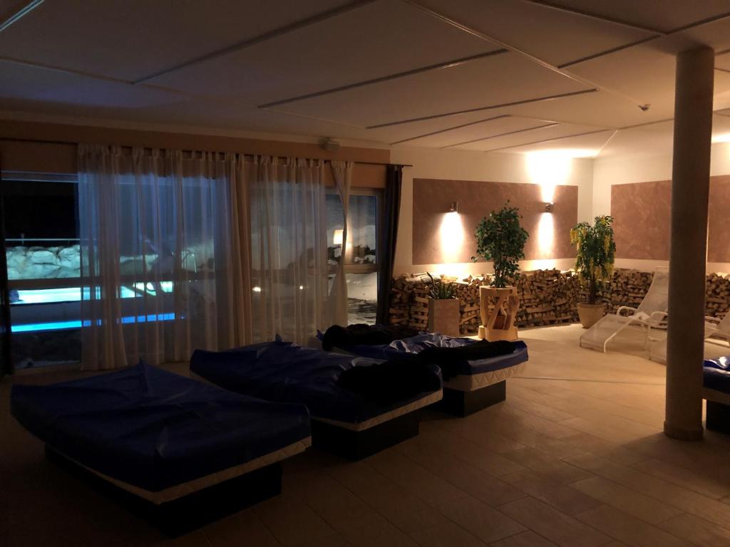 A seating area at panoramasuite Turracherhöhe