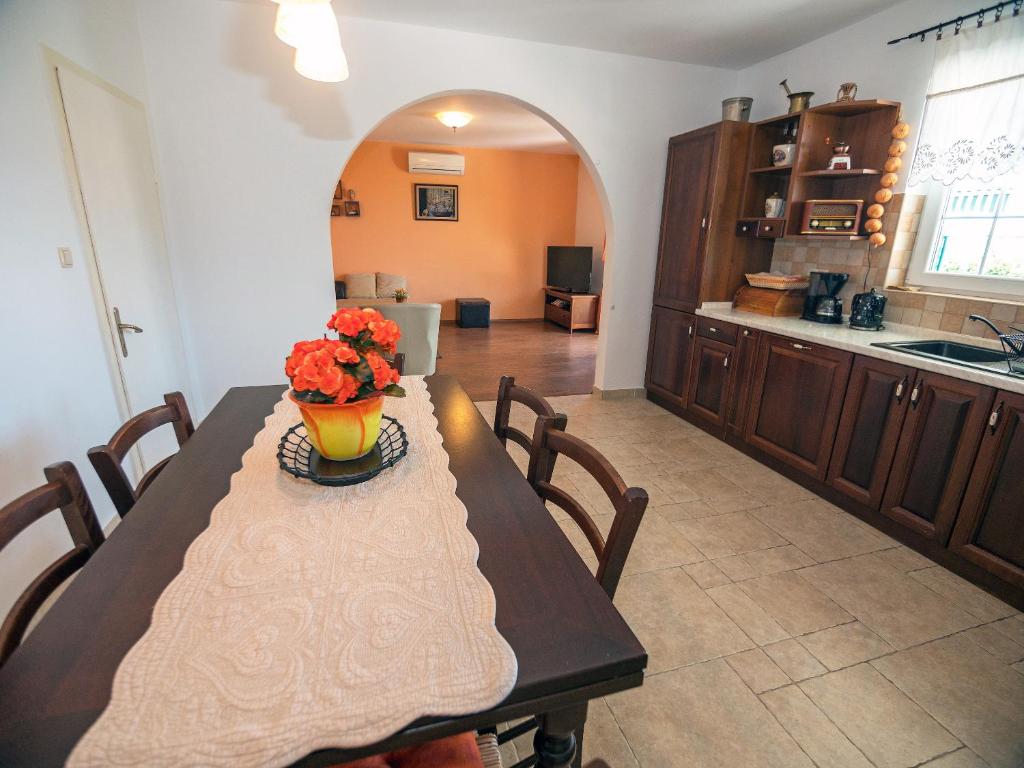 Kuchyň nebo kuchyňský kout v ubytování Villa Ana