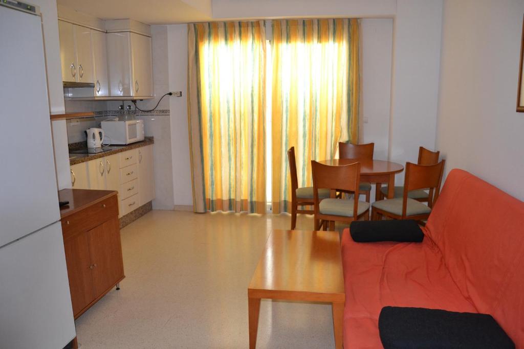 Una cocina o zona de cocina en Apartamentos Benidorm City