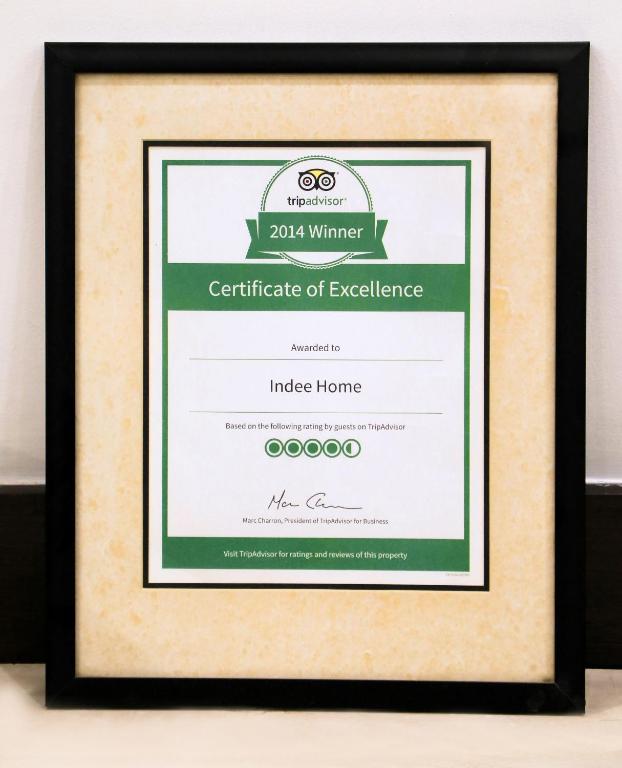 Certifikát, hodnocení, plakát nebo jiný dokument vystavený v ubytování Indee home