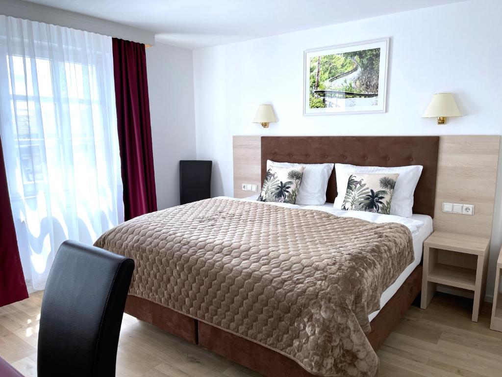 Posteľ alebo postele v izbe v ubytovaní Das Hotel Krone
