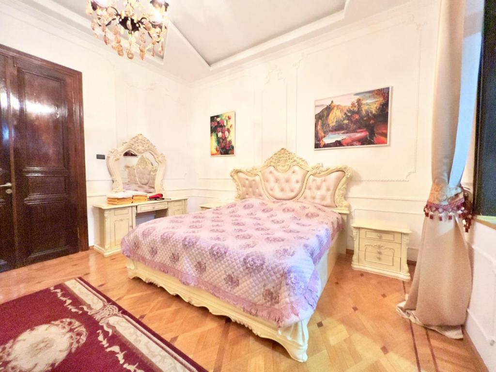 Postel nebo postele na pokoji v ubytování Hotel Royal