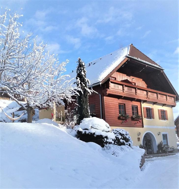 Chalet "Knusperhäuschen" v zimě