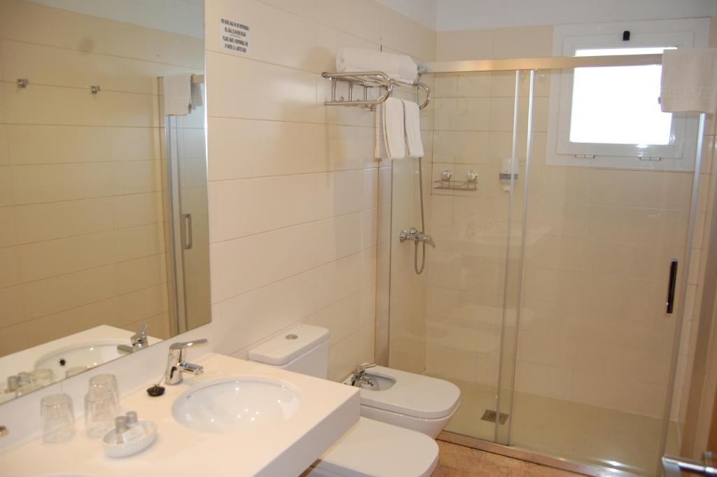 Koupelna v ubytování Hotel Riad Arruzafa