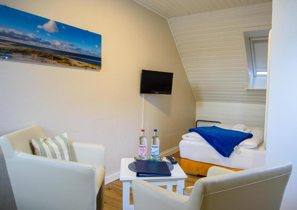 TV a/nebo společenská místnost v ubytování Pension Luuward 3 Sterne superior Hotel