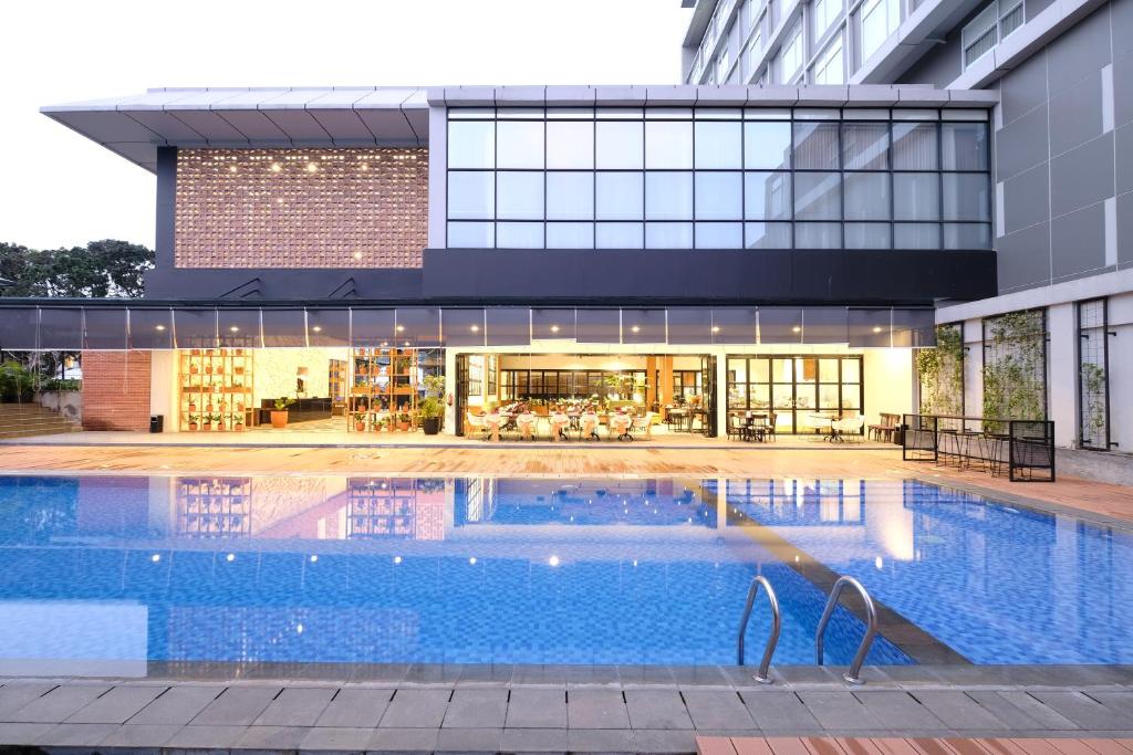 Bazén v ubytování Swiss-Belinn Bogor nebo v jeho okolí