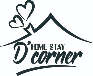 Una señal de diciembre de una estancia en casa con un corazón y una flecha en D'corner Homestay, en Lumajang