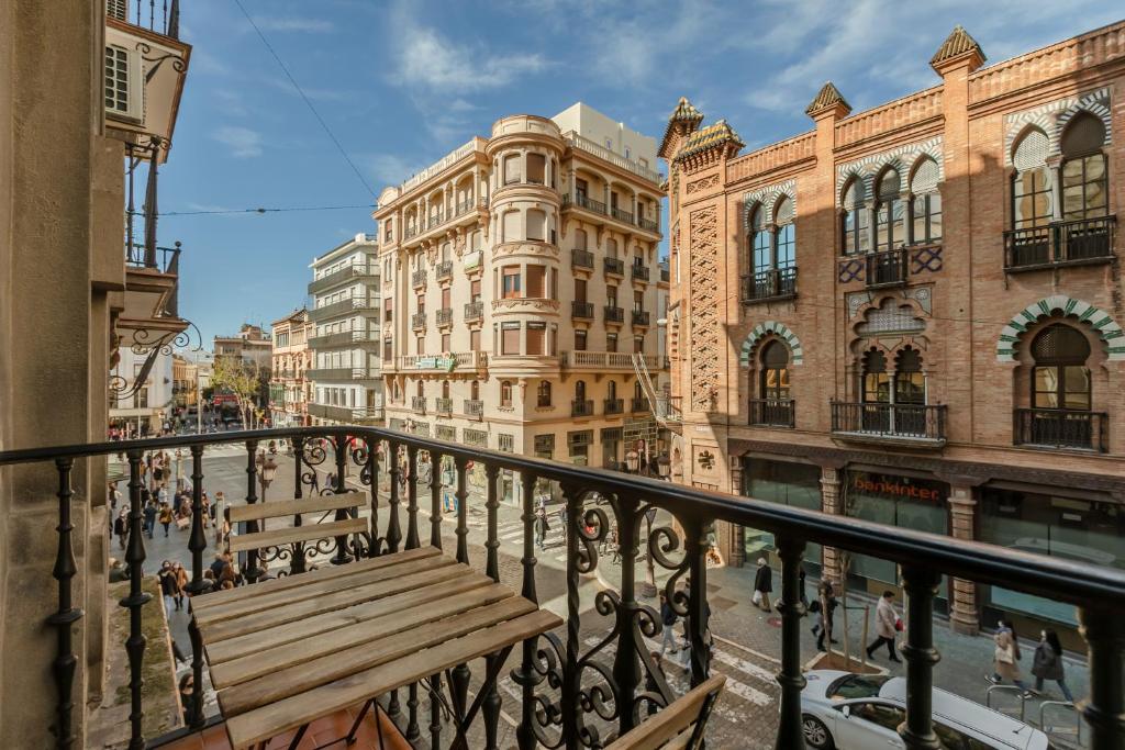 La Campana, con un balcón que te enamorará del ambiente de ...