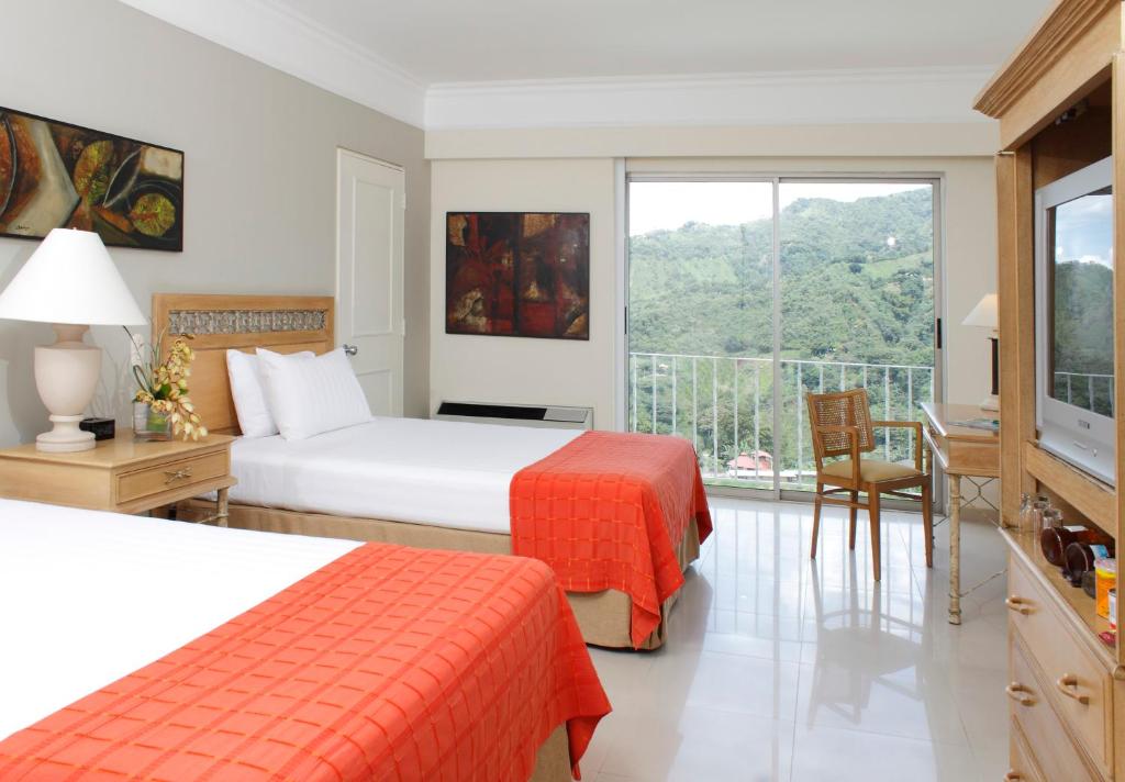Postel nebo postele na pokoji v ubytování Hotel Estelar Altamira