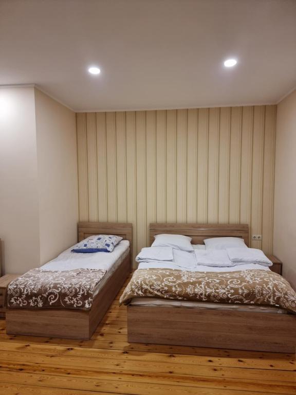 Postel nebo postele na pokoji v ubytování Shorena & Nino