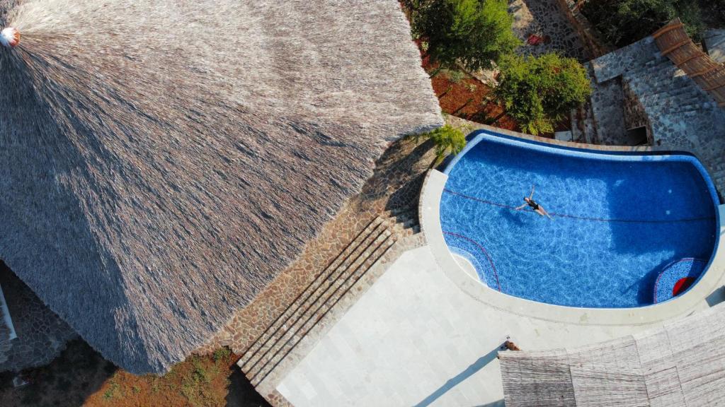 an overhead view of a swimming pool next to a house at Zazil Retreat in San Agustinillo