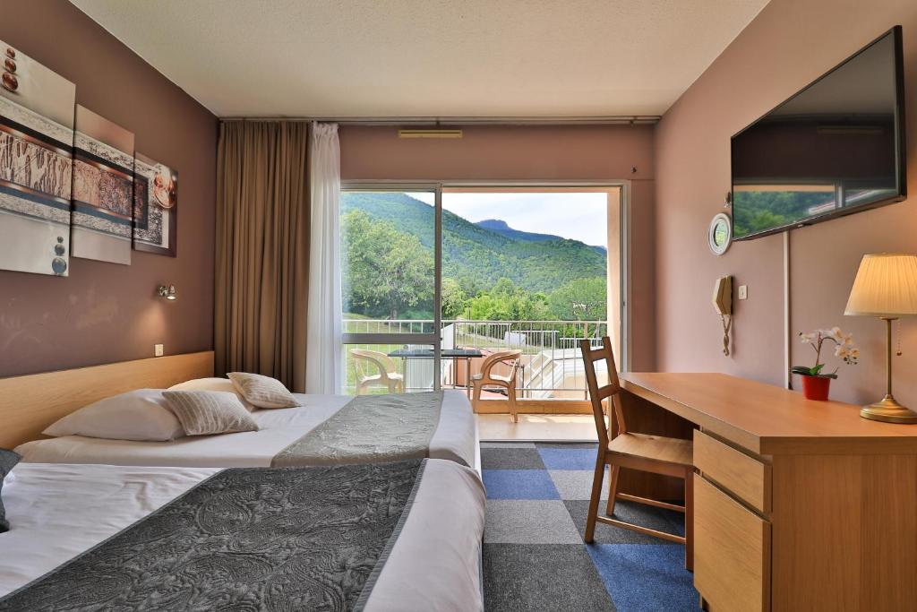 Nespecifikovaný výhled na hory nebo výhled na hory při pohledu z hotelu
