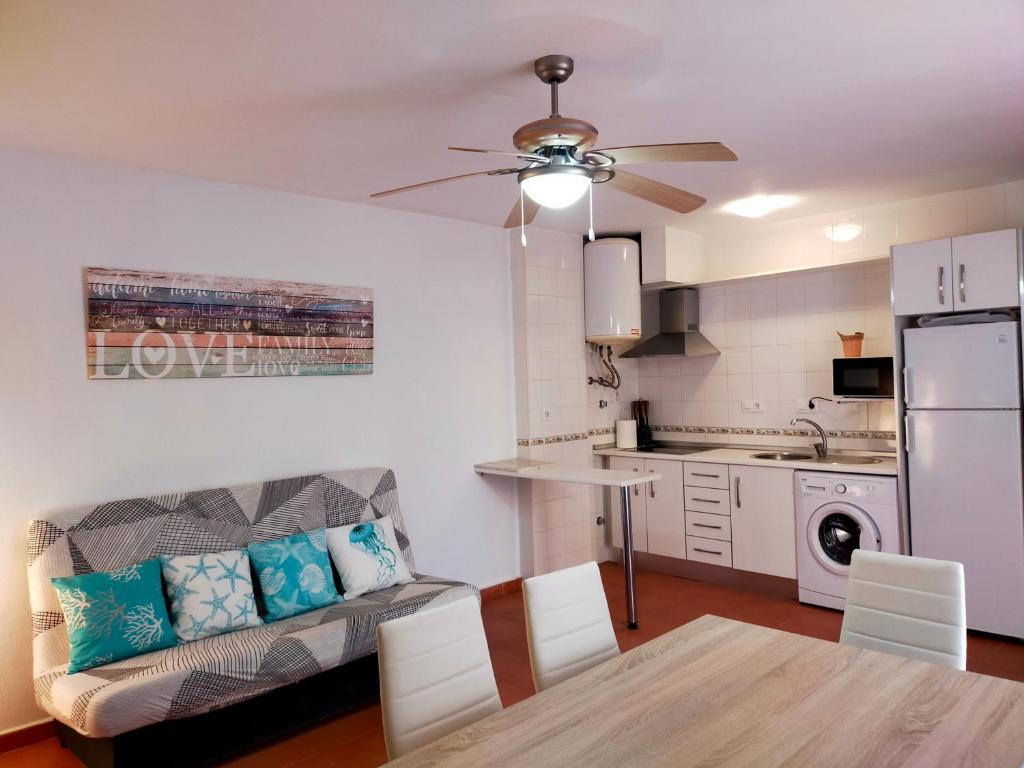 Kuchyň nebo kuchyňský kout v ubytování Apartamento Naturista Vera Paradise