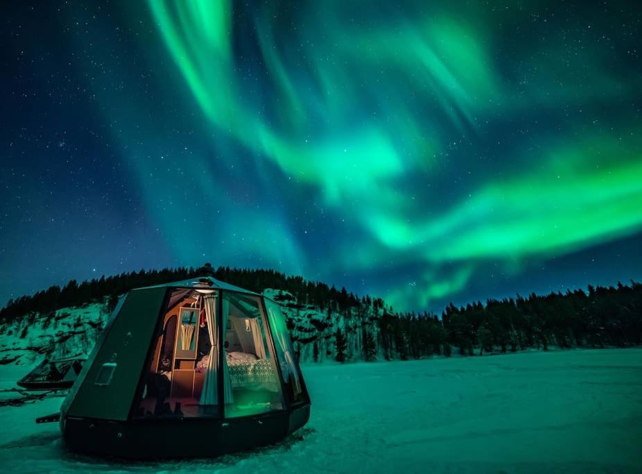 Fotografie z fotogalerie ubytování Northern Lights Glass Igloo Getaway For Couples v destinaci Rovaniemi