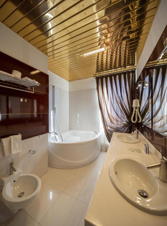 Koupelna v ubytování Hotel Valentino