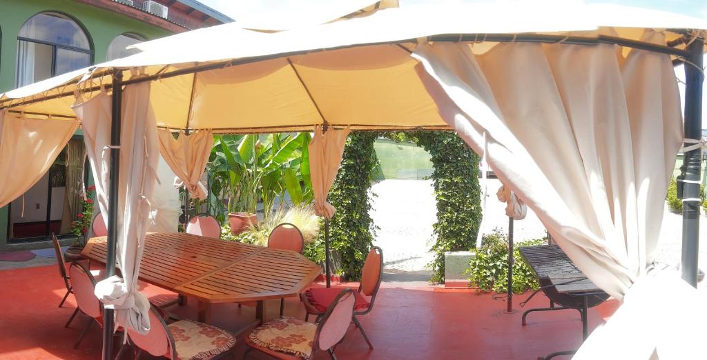 Patio nebo venkovní prostory v ubytování Hotel Cordillera