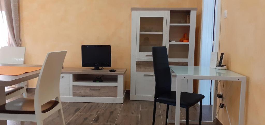 TV a/nebo společenská místnost v ubytování Apartman Miljenka