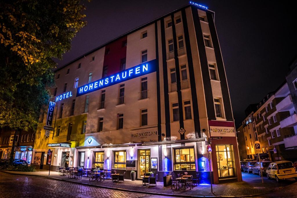 
a city street at night with a large building at Hotel Hohenstaufen in Koblenz
