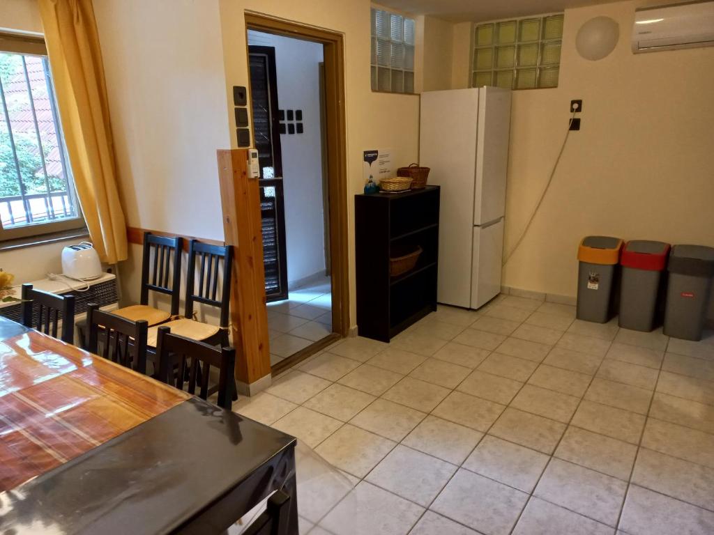 Kuchyň nebo kuchyňský kout v ubytování Háromfenyő Apartman