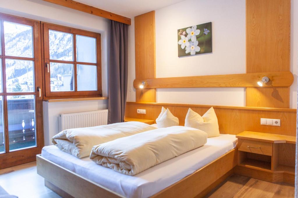 Postel nebo postele na pokoji v ubytování Sonnenhof - Apartments & Zimmer