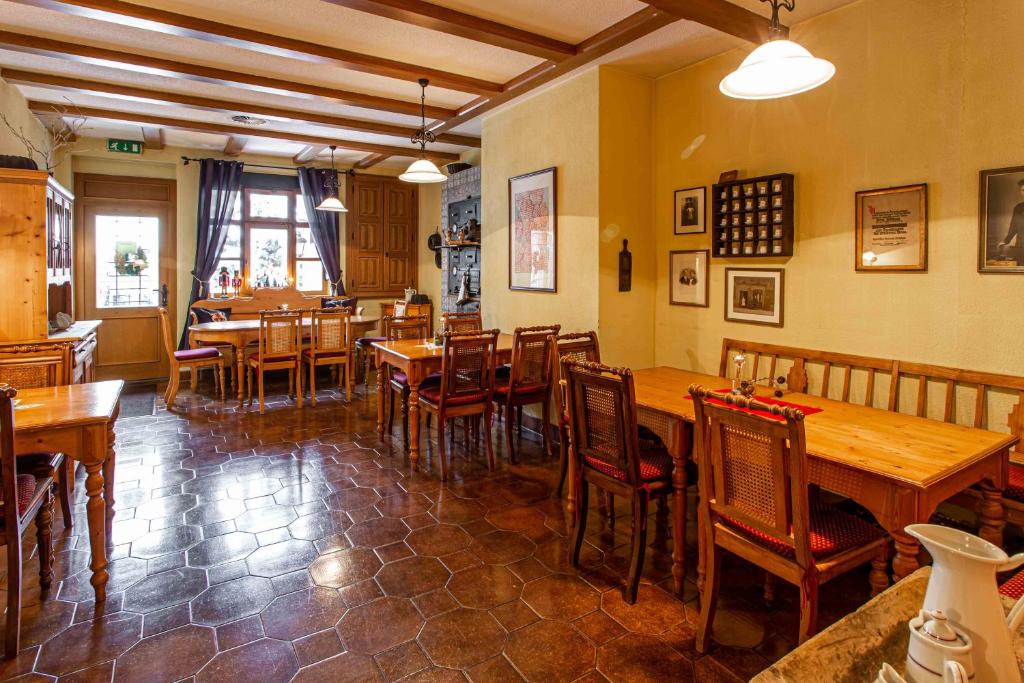 Restaurace v ubytování Das Büttner- Im Herzen von Schneeberg - Frühstück buchbar - Parkplatz