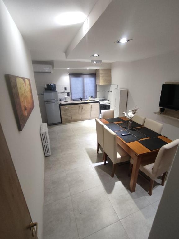 a kitchen and dining room with a table and chairs at Premium Apartment Mendoza in Mendoza