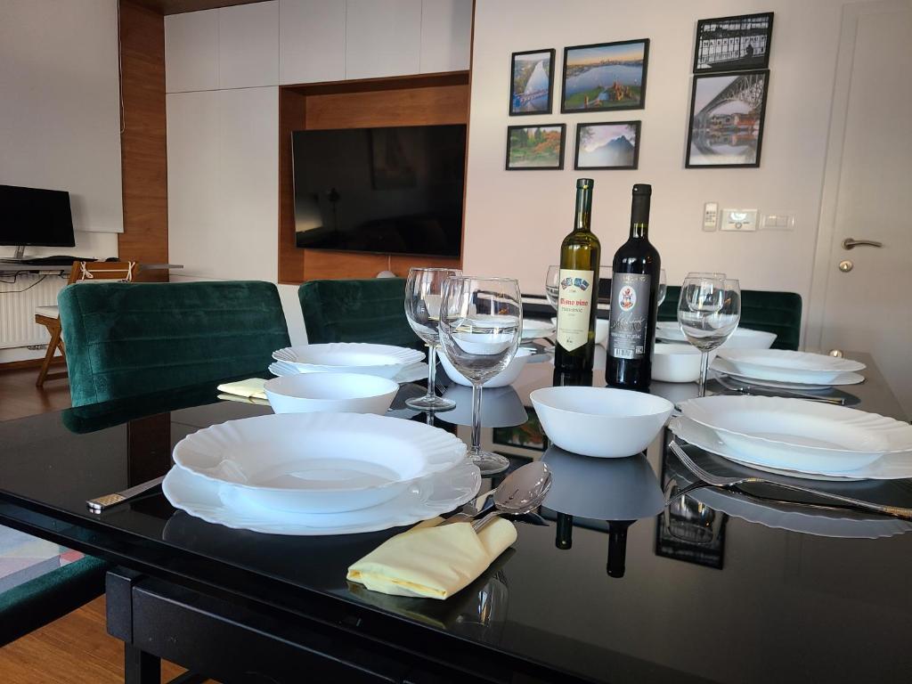 Nápoje v ubytovaní Modern 4-Star luxury apt - WFH Ready, Free Parking