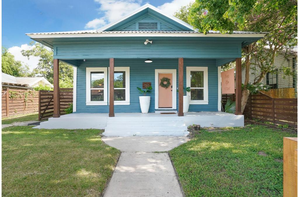 Amazing Fully Fenced Home Only 5 Mins from Downtown - Casa Con Tre Camere Da Letto
