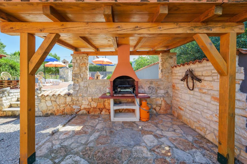 Fotografie z fotogalerie ubytování Apartment with pool Visnjan v destinaci Višnjan