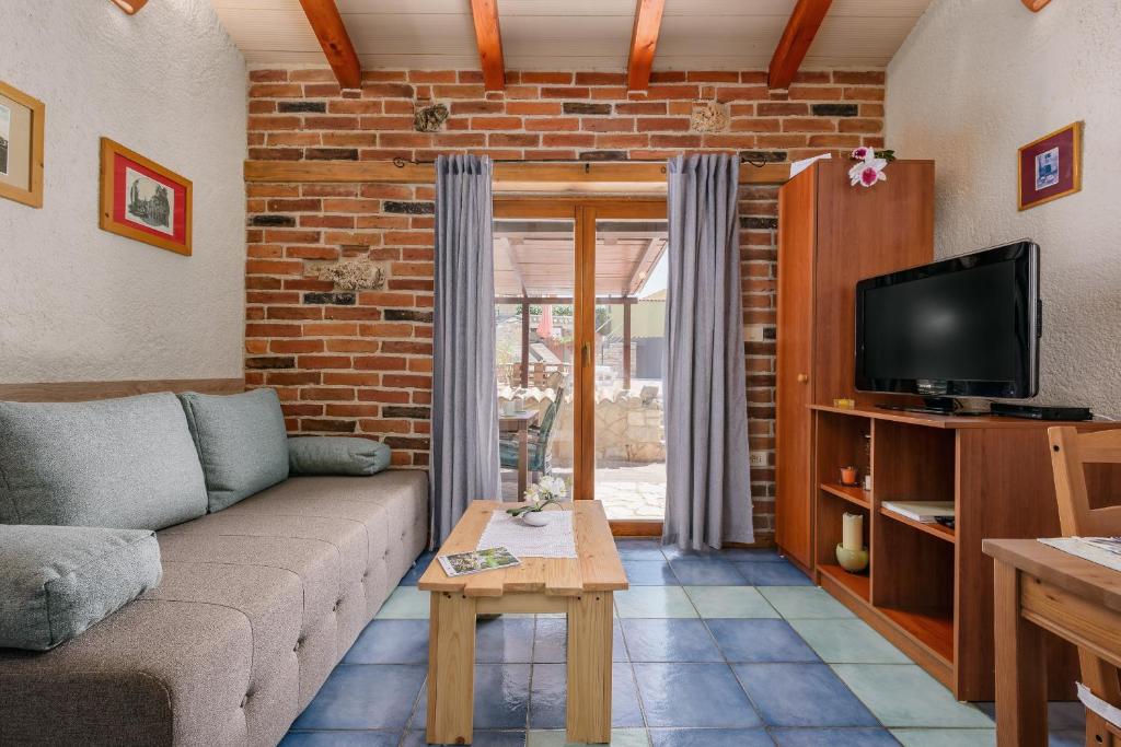 TV a/nebo společenská místnost v ubytování Apartment with pool Visnjan