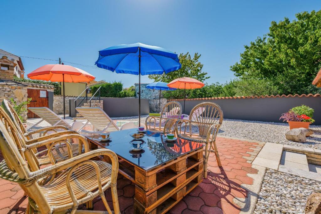 Patio nebo venkovní prostory v ubytování Apartment with pool Visnjan